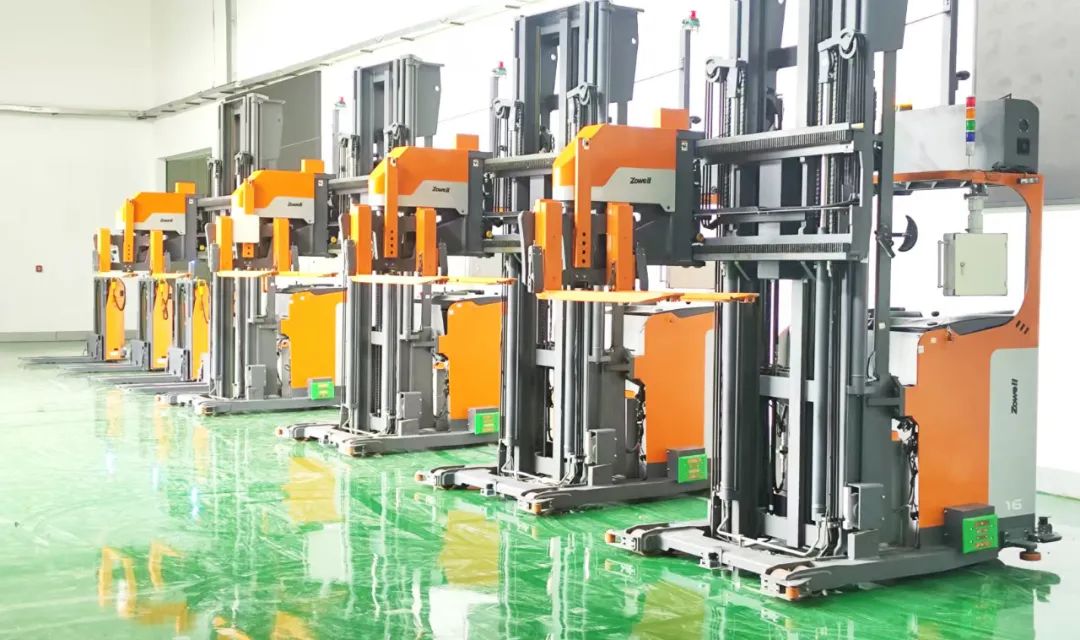 VNA forklift